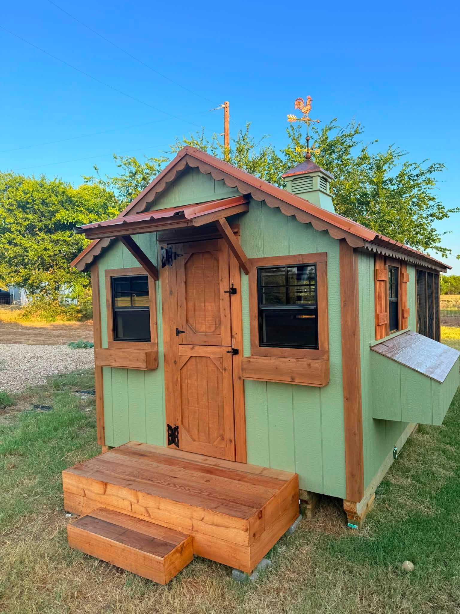 Vintage Heritage Chicken Coop 8x16
