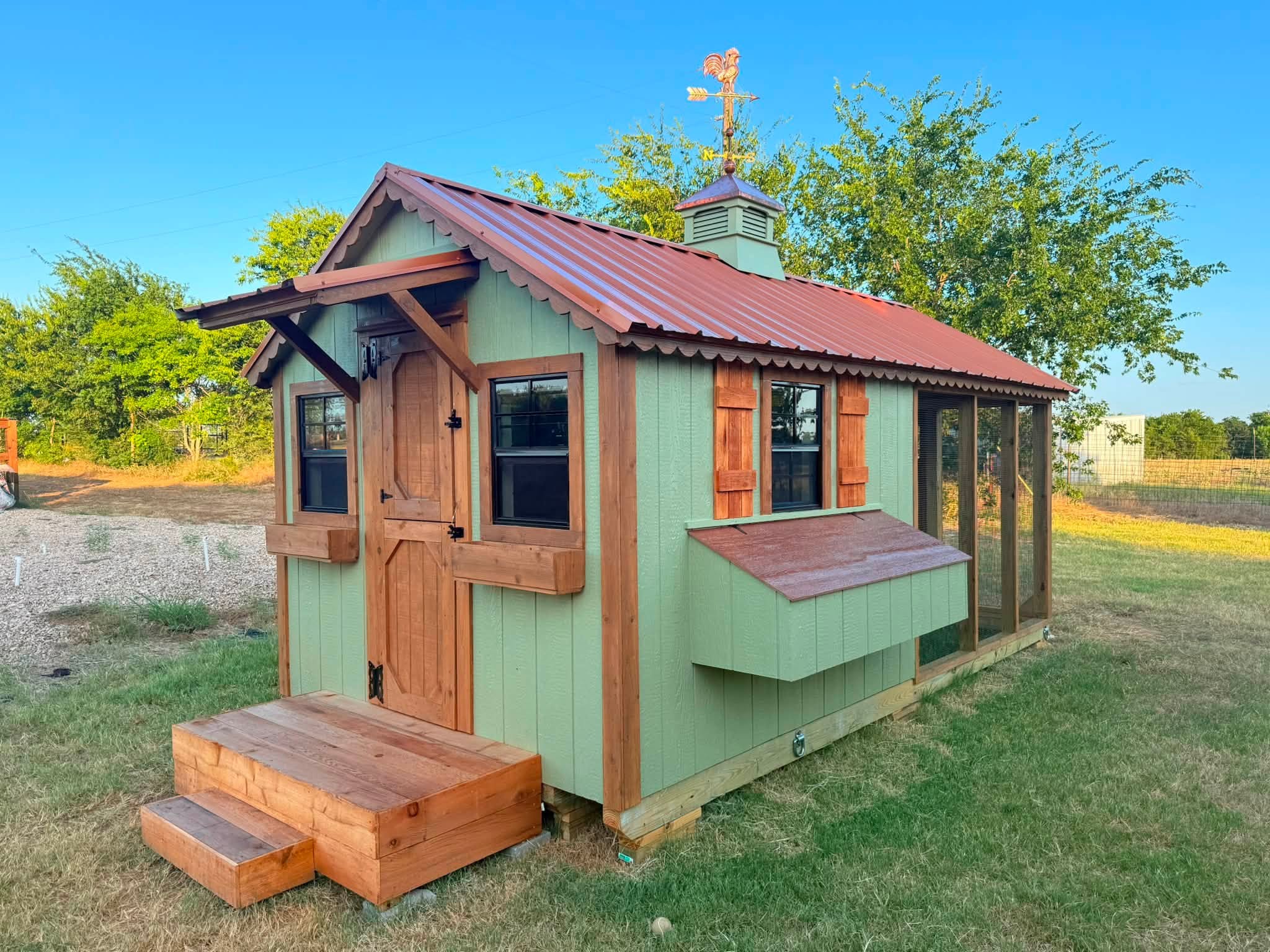 Vintage Heritage Chicken Coop 8x16 image 2